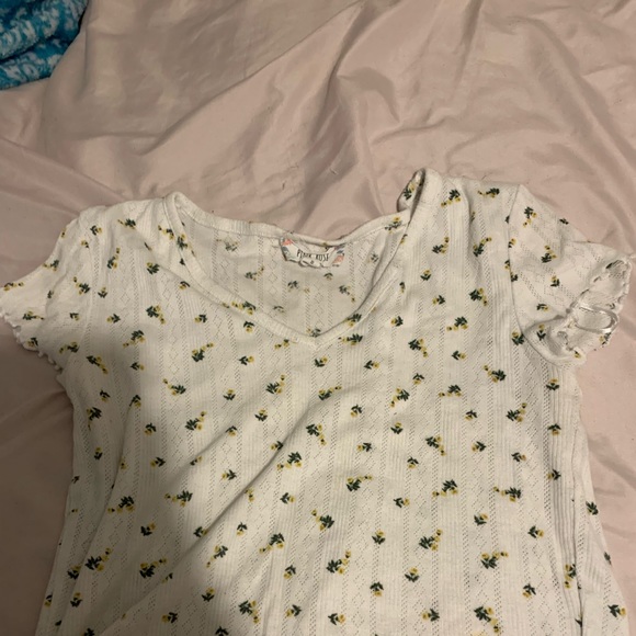 White Flowered Ruffled Crop Top - Picture 2 of 8